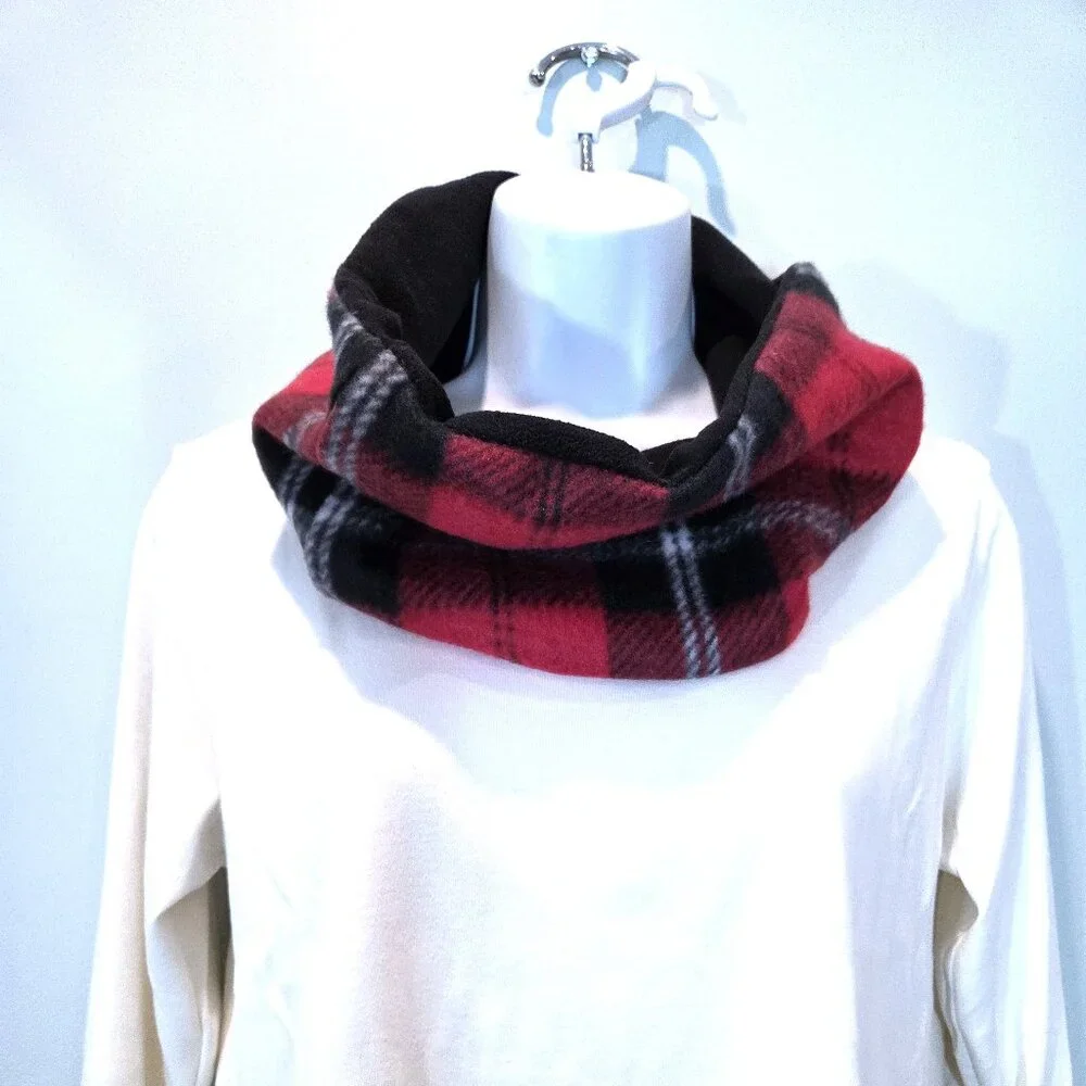 NWT Red & Black Plaid Fleece Neck Warmer - Size M